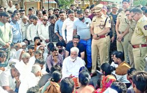 शिक्षणमंत्री दादा भुसे यांची आंदोलनकर्त्यांची भेट